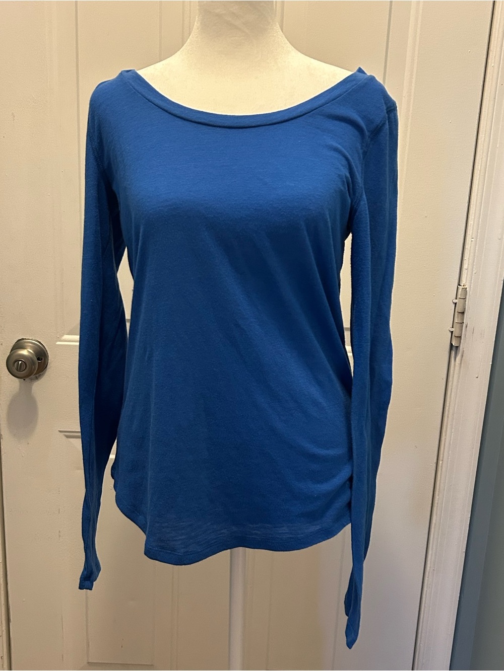 Pink Victoria Secret Long Sleeve T-shirt Women’s Medium Open Back Blue Coastal